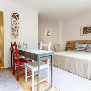 Apartment Studio @arc De Triomphe, Paris